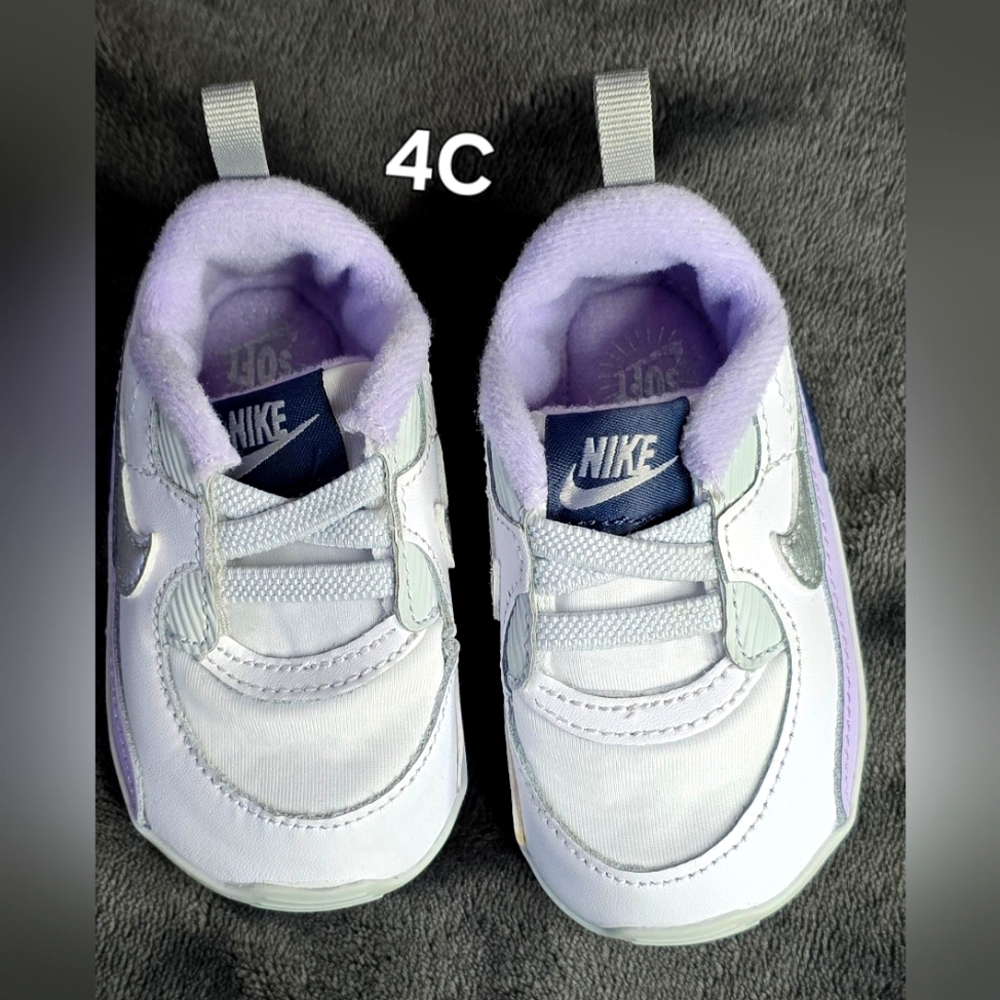 Nike soft Bottom Shoe